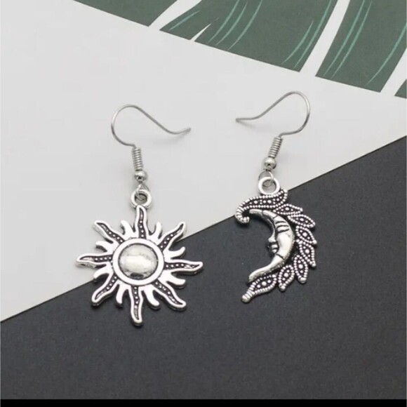 SILVER Sun and moon earrings minimalist boho jewelry - Picture 1 of 4